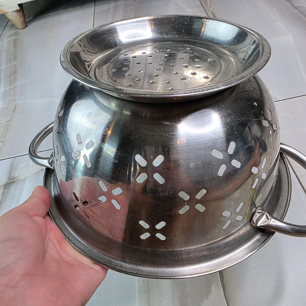 Stainless Steel‎ Footed Colander 9.5 Inch Strainer with Handles Star Pattern S1